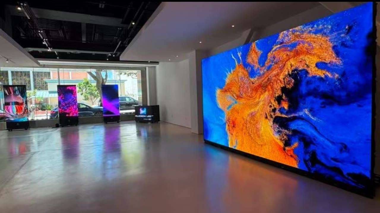 HoloDeck 1.9-H cinematic VP wall and HoloTotem LED posters in the HOLODECK LED showroom